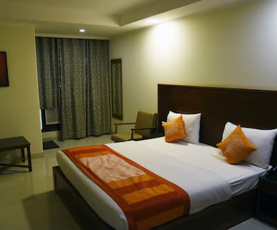 https://imgcld.yatra.com/ytimages/image/upload/t_hotel_yatra_city_desktop/v1452132162/Domestic Hotels/Hotels_Ghaziabad/Hotel Rainbow/DSC_1873.jpg